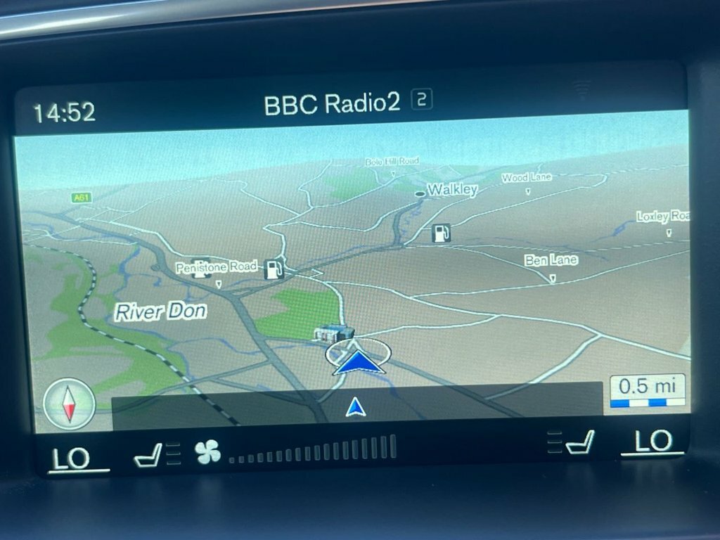 Volvo V40 2L R-design Nav White #2