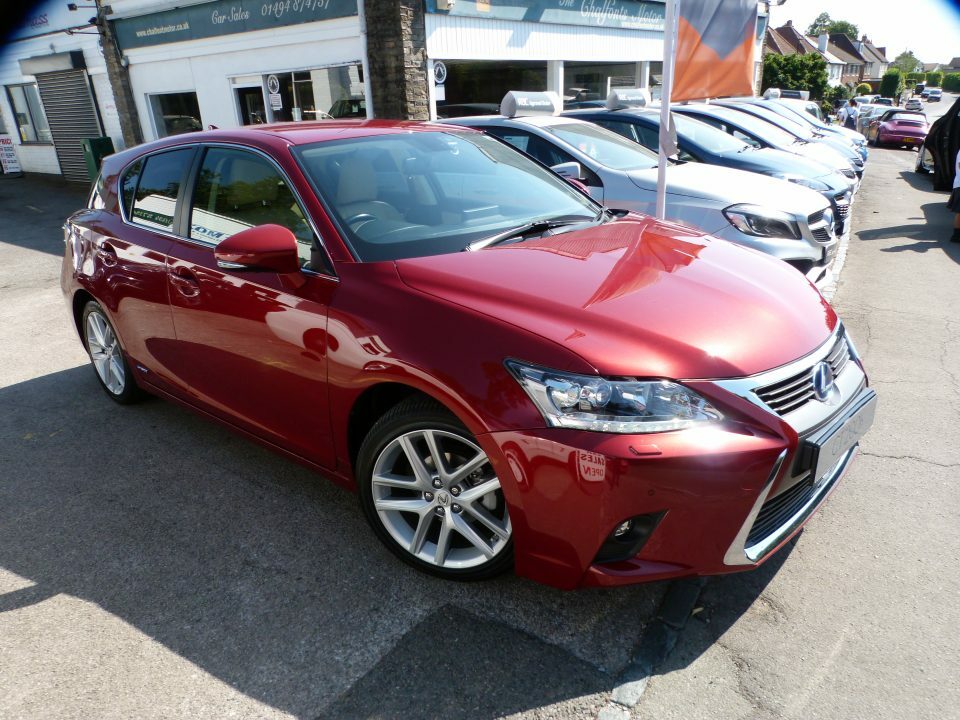 Lexus CT 1.8 200H Premier Red