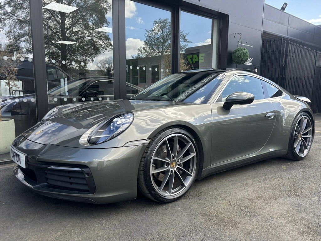 Porsche 911 3.0 T 992 Carrera Green