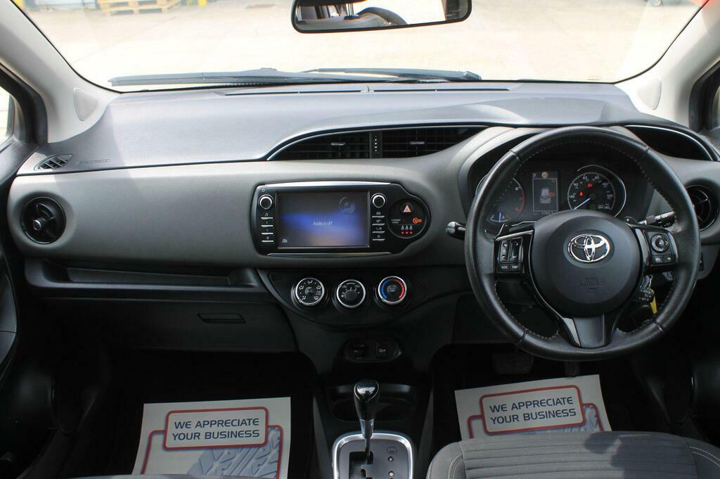 Toyota Yaris 2019 Toyota Yaris 1.5 Vvt-i Icon Tech Cvt Euro 6 5 YF69BBV Black #3