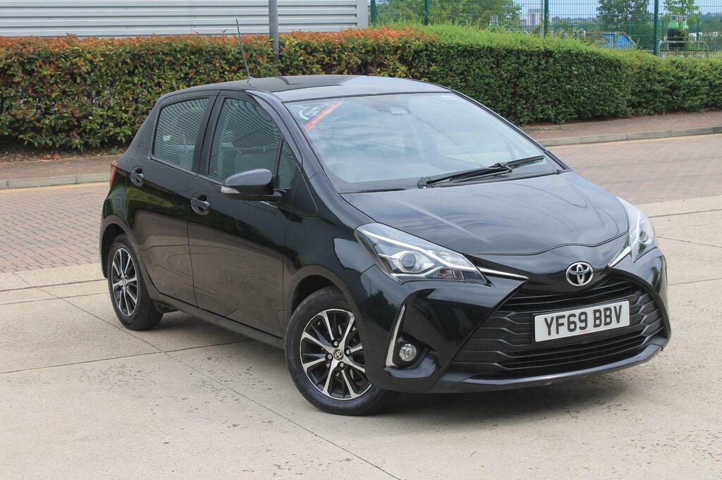 Toyota Yaris 2019 Toyota Yaris 1.5 Vvt-i Icon Tech Cvt Euro 6 5 YF69BBV Black #2