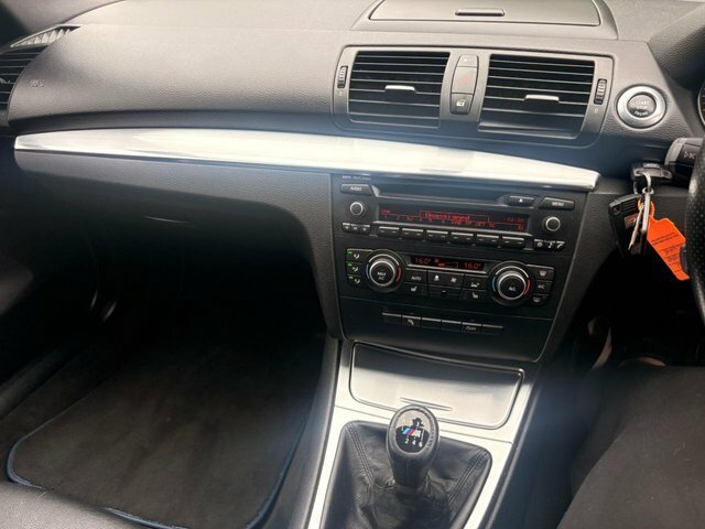 BMW 1 Series 118D M Sport U321 White #15