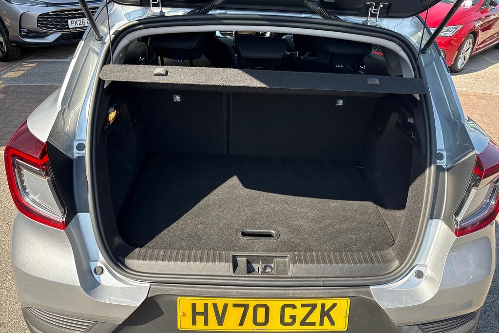 Renault Captur 0.9L Iconic White #18
