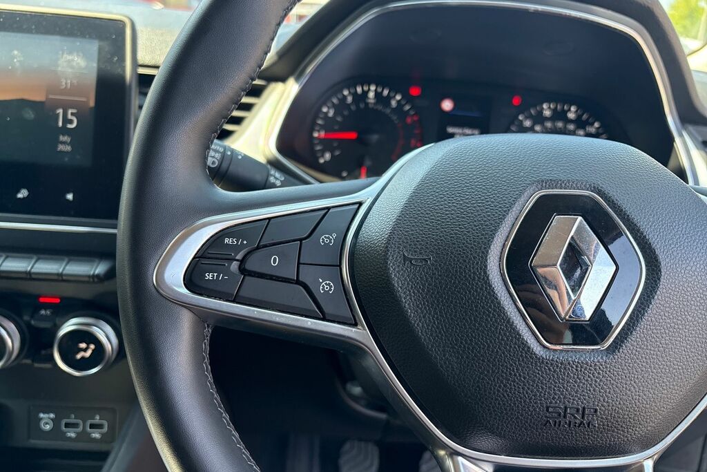 Renault Captur 0.9L Iconic White #31