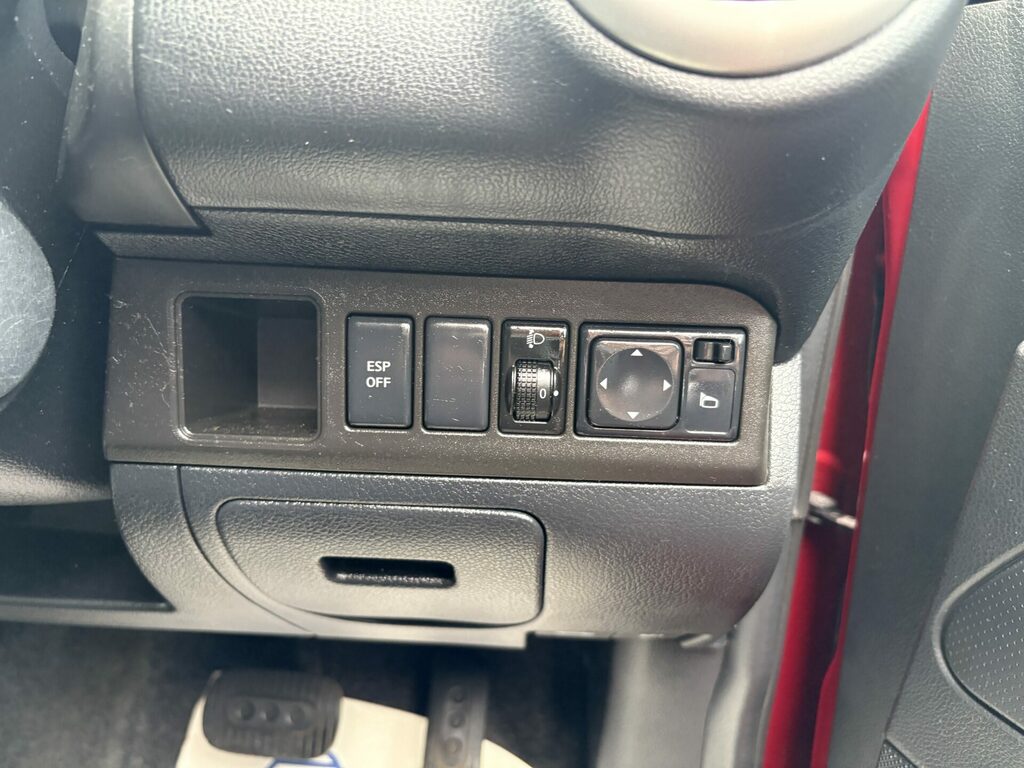 Nissan Note 1.6 16V N-tec Euro 5 Red #6