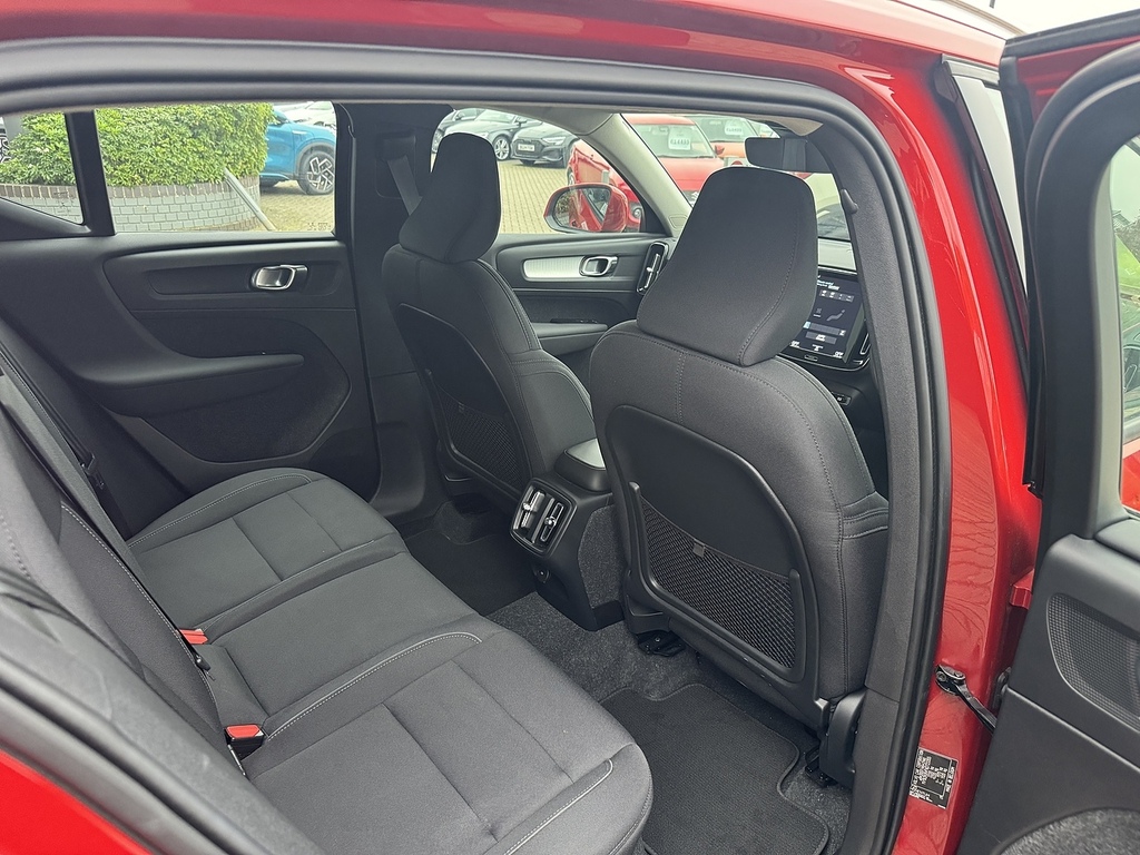 Volvo XC40 R-design Pro, B4 Mild Hybrid Carplay , Android A Black #18
