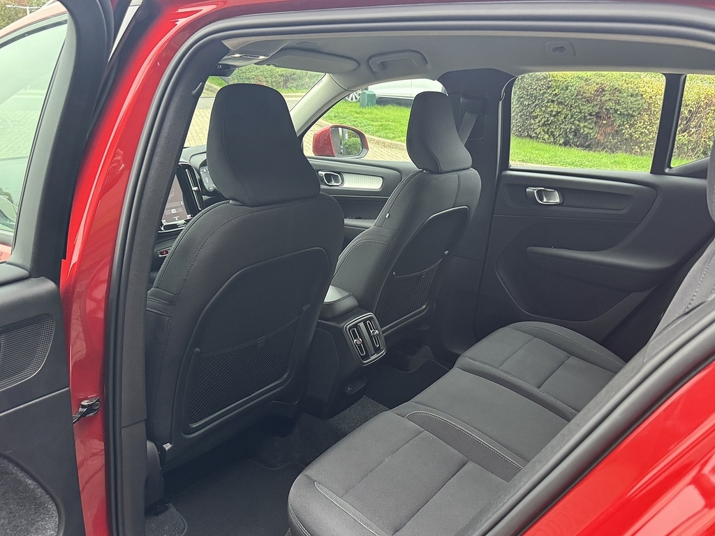 Volvo XC40 R-design Pro, B4 Mild Hybrid Carplay , Android A Black #19
