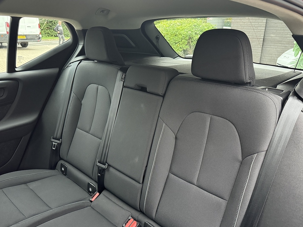 Volvo XC40 R-design Pro, B4 Mild Hybrid Carplay , Android A Black #20