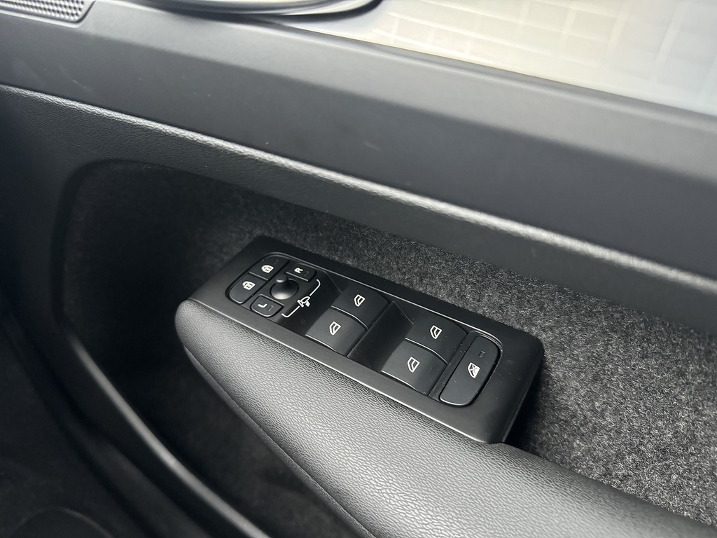 Volvo XC40 R-design Pro, B4 Mild Hybrid Carplay , Android A Black #17
