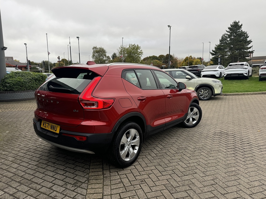 Volvo XC40 B4 Mhev Momentum Red