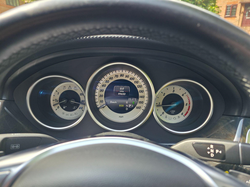 Mercedes-Benz CLS Saloon White #25