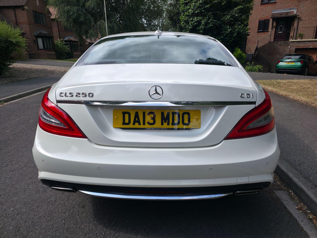 Mercedes-Benz CLS Saloon White #7
