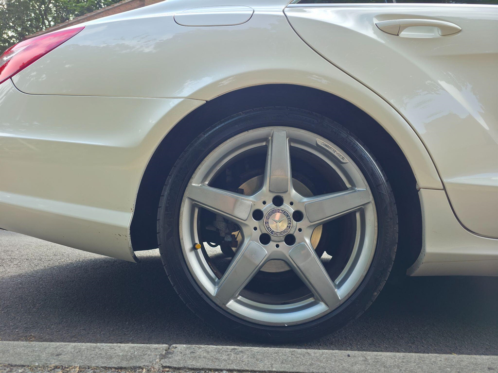 Mercedes-Benz CLS Saloon White #22