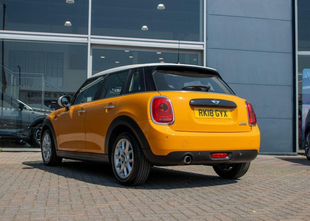 Mini Hatch 1.5 Cooper Euro 6 S S RK18GYX Orange #2