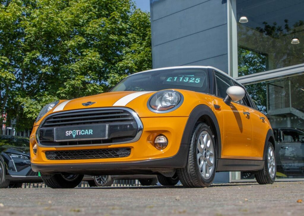 Mini Hatch 1.5 Cooper Euro 6 S S RK18GYX Orange #6