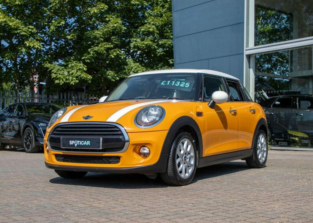 Mini Hatch 1.5 Cooper Euro 6 S S RK18GYX Orange #4