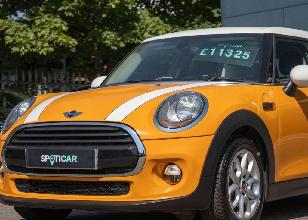Mini Hatch 1.5 Cooper Euro 6 S S RK18GYX Orange #5