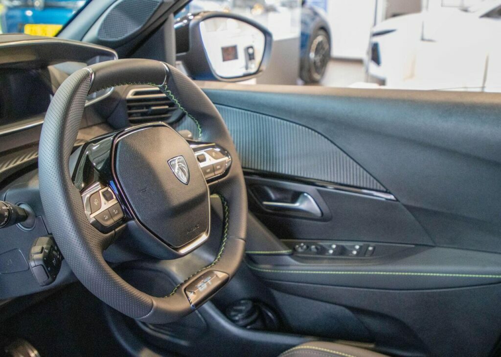 Peugeot 208 Puretech Active Ss Black #17