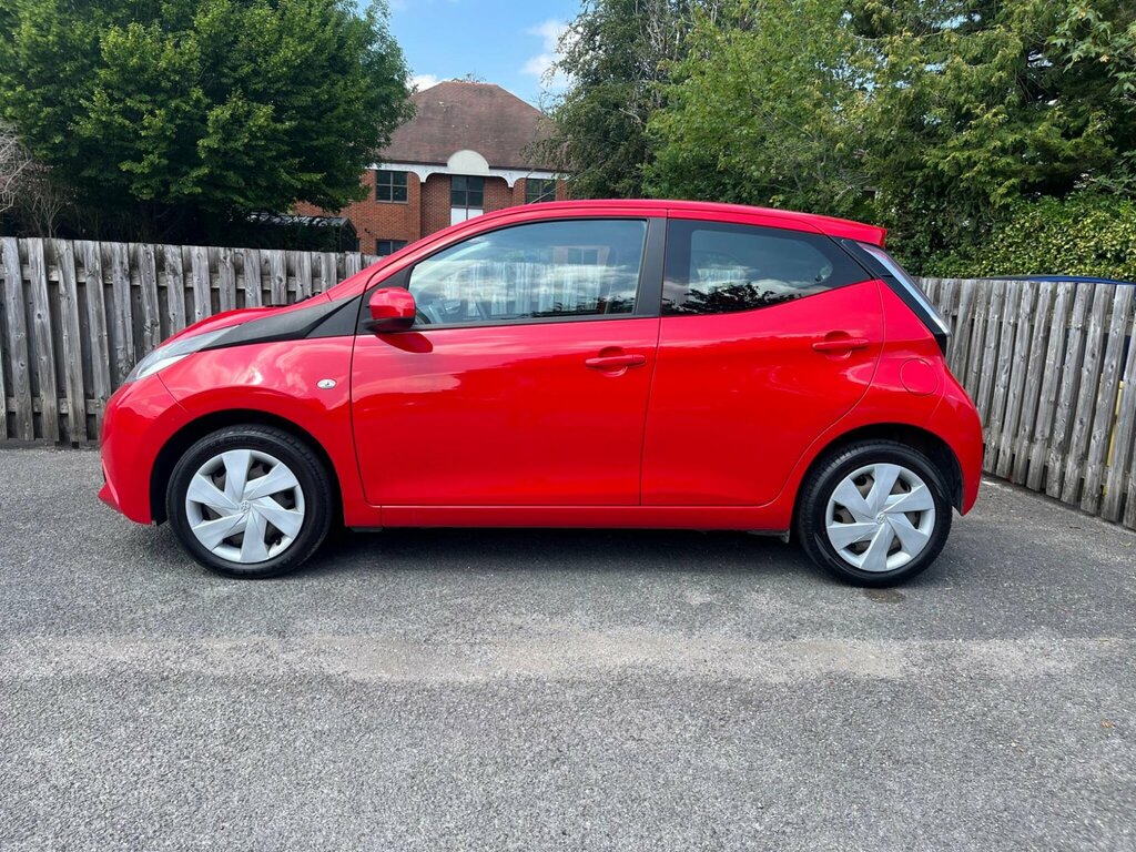 Toyota Aygo 1.0 Vvt-i X-play Euro 6 Red #2