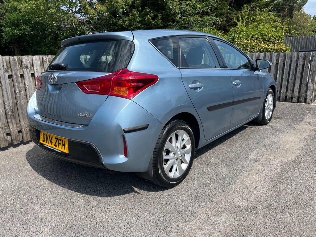 Toyota Auris Excel Blue #8