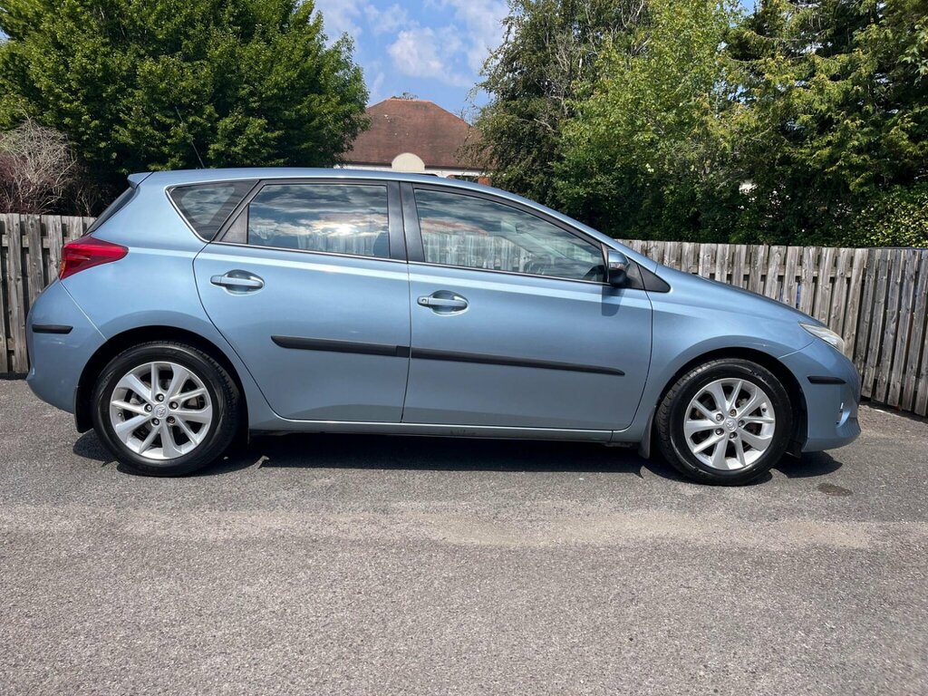 Toyota Auris Excel Blue #7