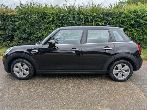Mini Hatch 1.5 Cooper Classic HV70LCY Black #6
