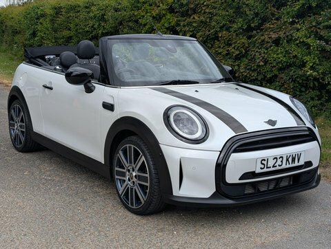 Mini Convertible 1.5 Cooper Exclusive SL23KWV White