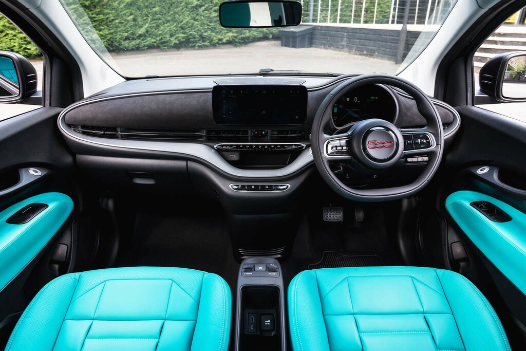 Fiat 500E 42Kwh Red Hatchback 118 Ps Black #4