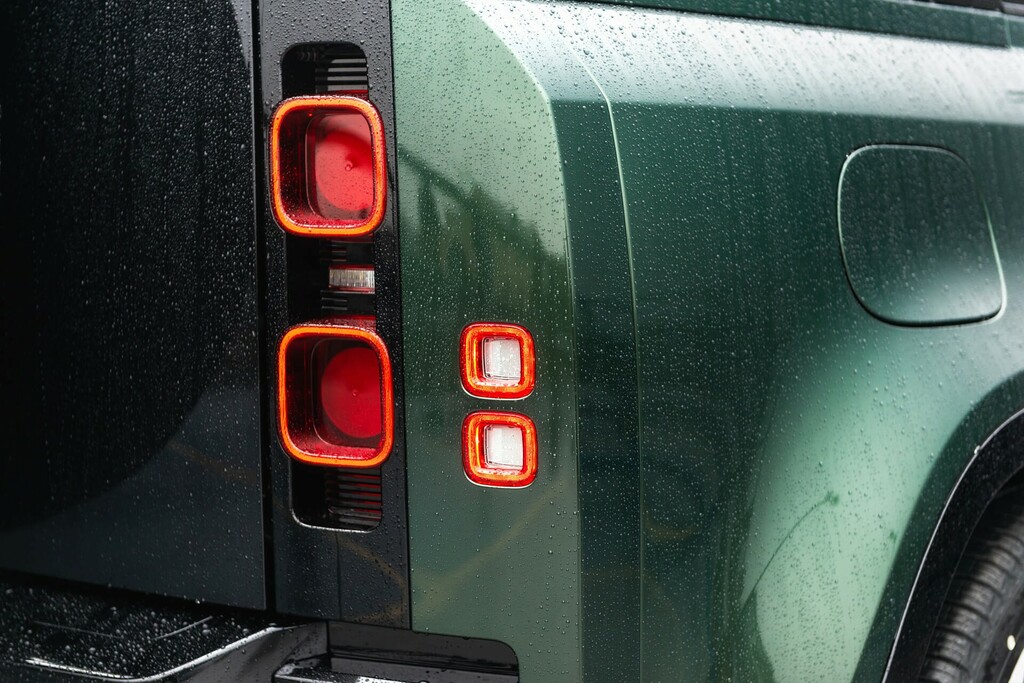 Land Rover Defender 110 X-dynamic Hse Grey #24