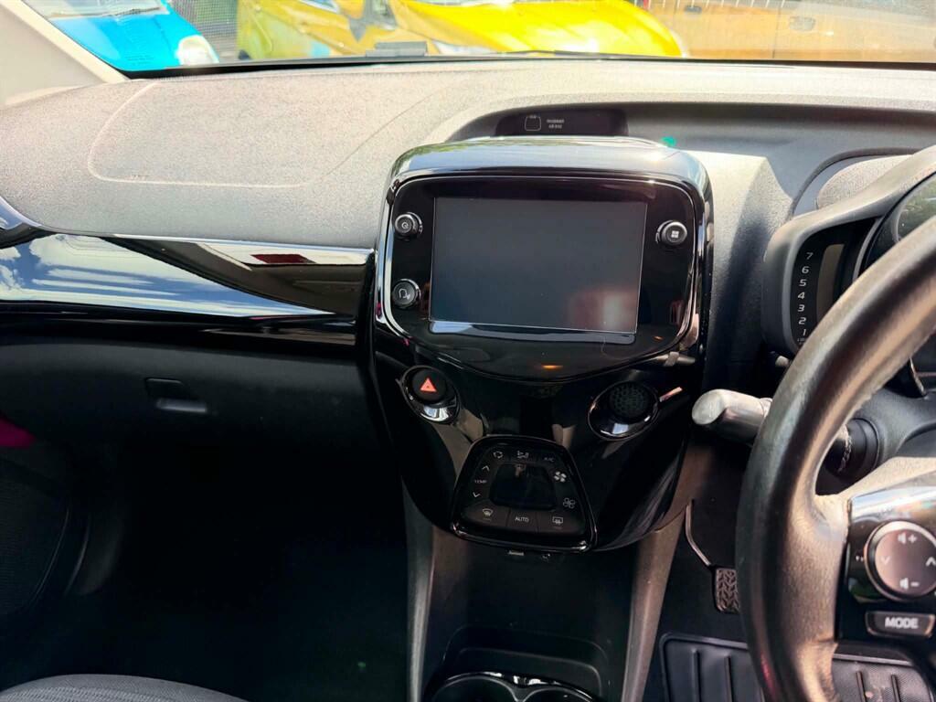Toyota Aygo 1.0 Vvt-i X-press White #11