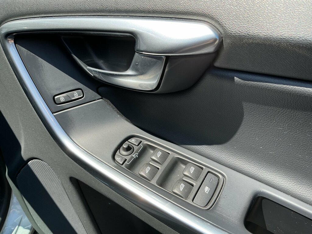 Volvo XC60  Black #14