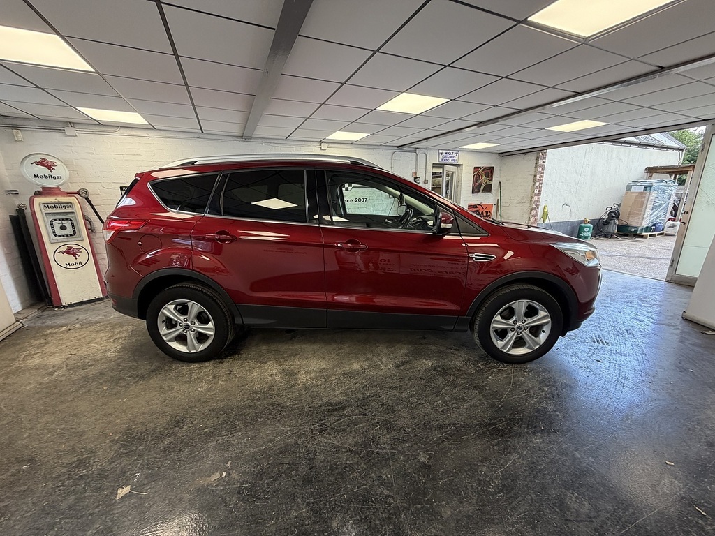 Ford Kuga T Ecoboost Zetec Red #5