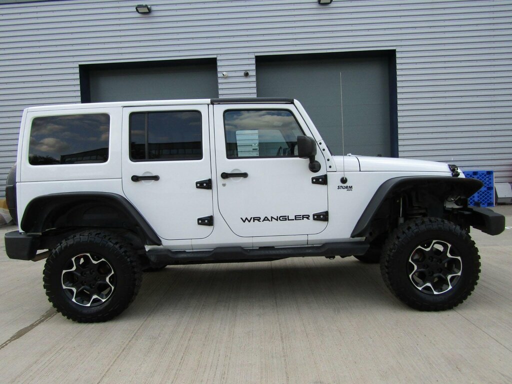 Jeep Wrangler 3.3 V6 Sahara 4X4 Lhd White #2