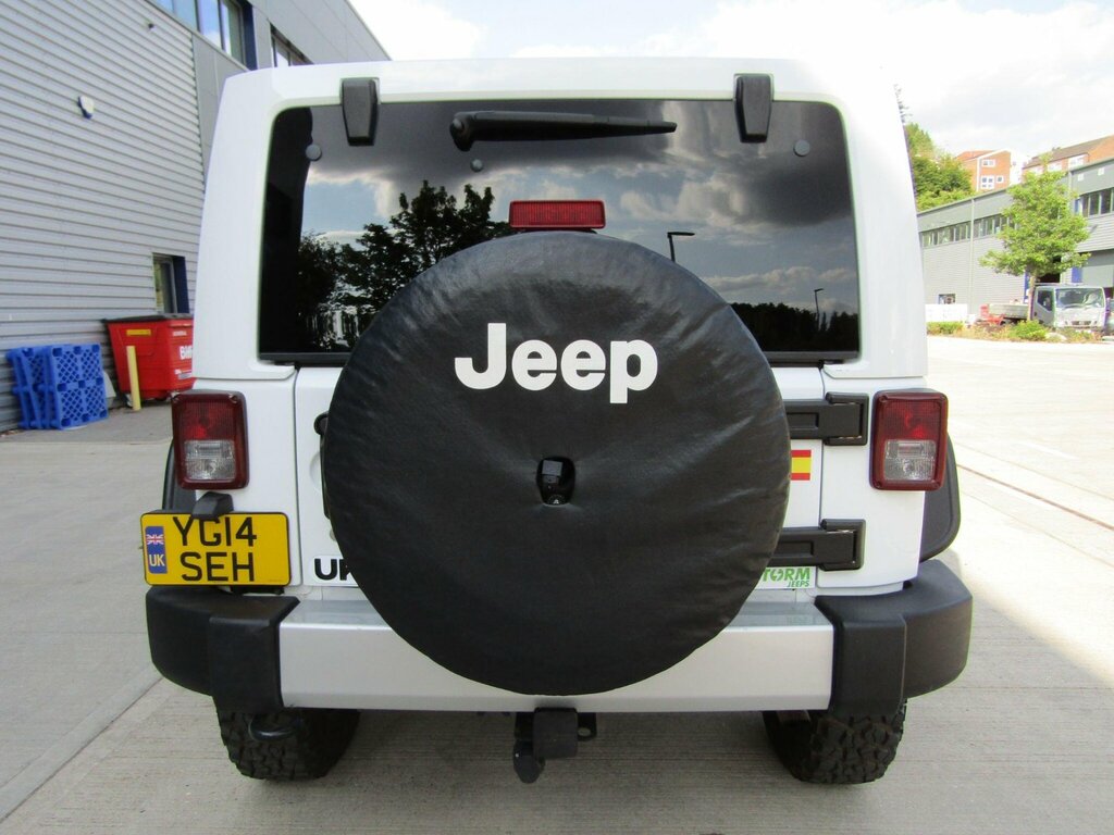 Jeep Wrangler 3.3 V6 Sahara 4X4 Lhd White #6