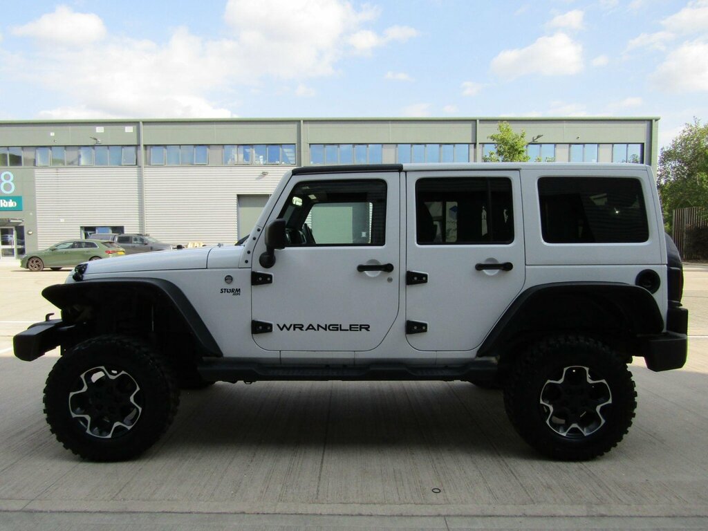 Jeep Wrangler 3.3 V6 Sahara 4X4 Lhd White #5