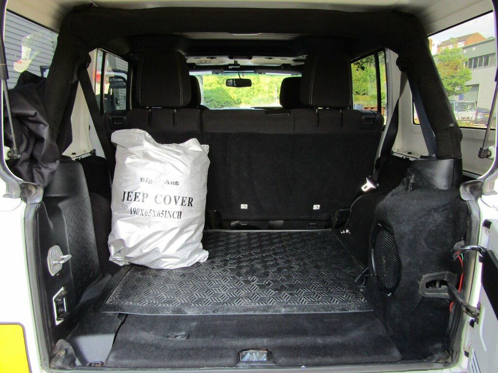 Jeep Wrangler 2.8 Crd Overland 2014 White #26