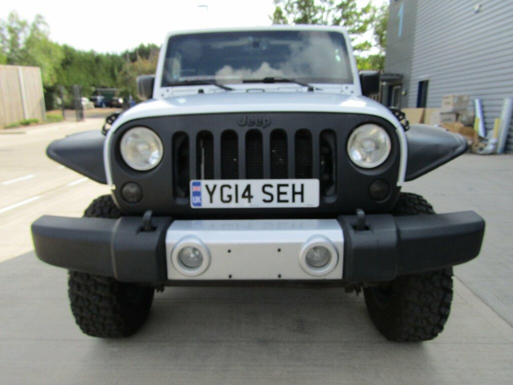 Jeep Wrangler 3.3 V6 Sahara 4X4 Lhd White #4