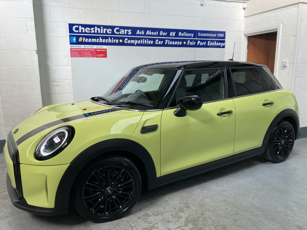 Mini Hatch 1.5 Cooper Exclusive Hatchback Steptron Yellow