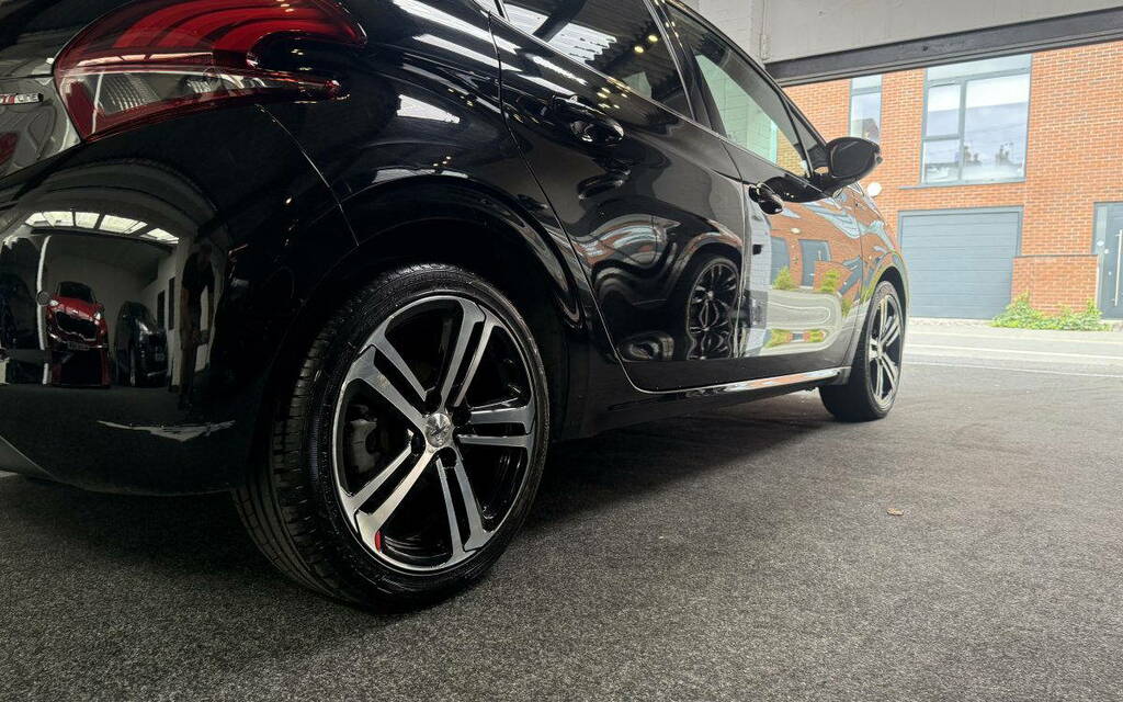 Peugeot 208 1.2 Puretech Gt Line Euro 6 S S YP17JJE Black #5