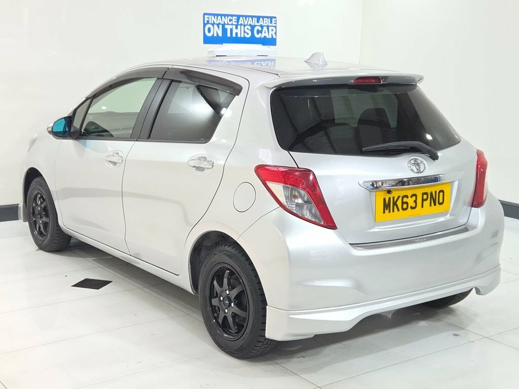 Toyota Vitz 1.3 2dr White #8