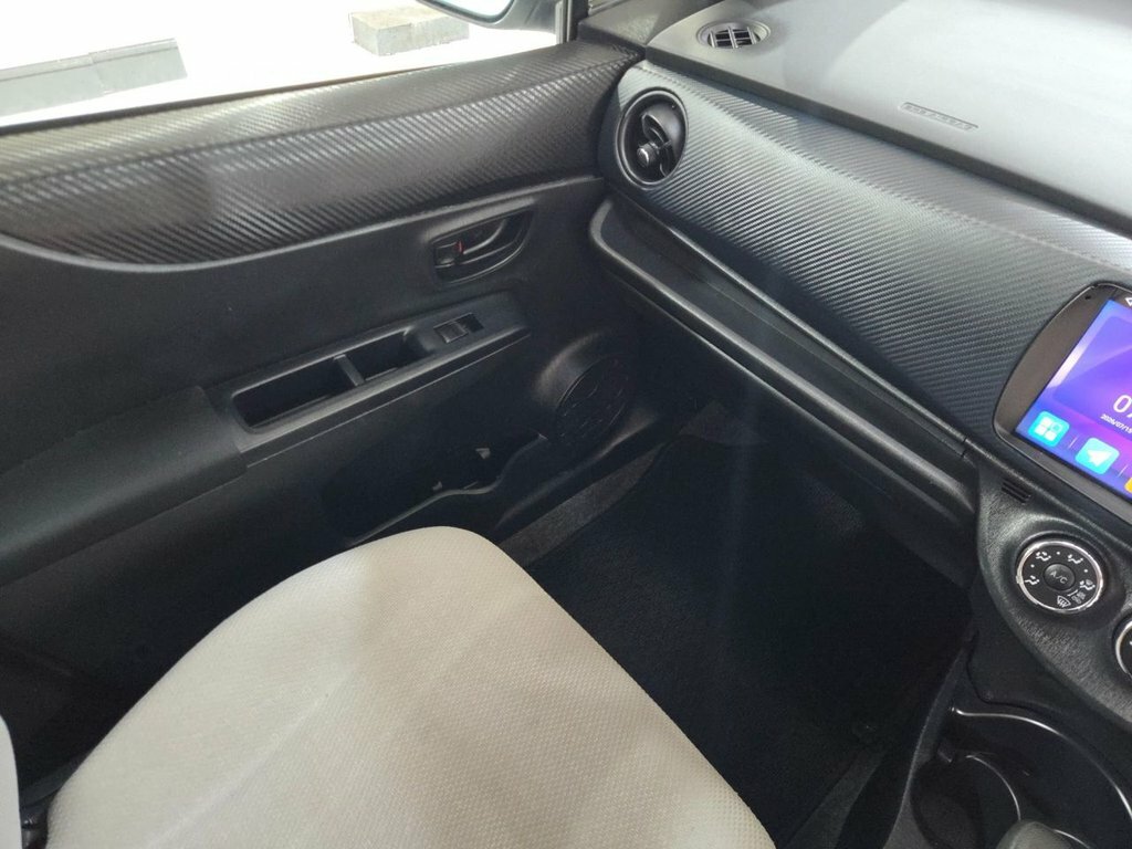 Toyota Vitz 1.3 2dr White #27