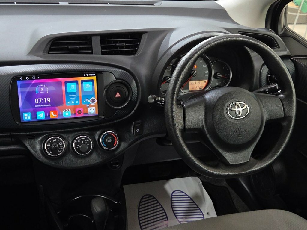 Toyota Vitz 1.3 2dr White #19