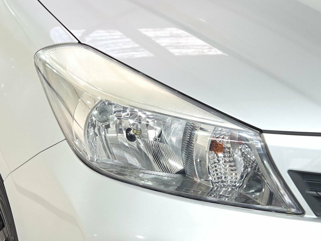 Toyota Vitz 1.3 2dr White #46