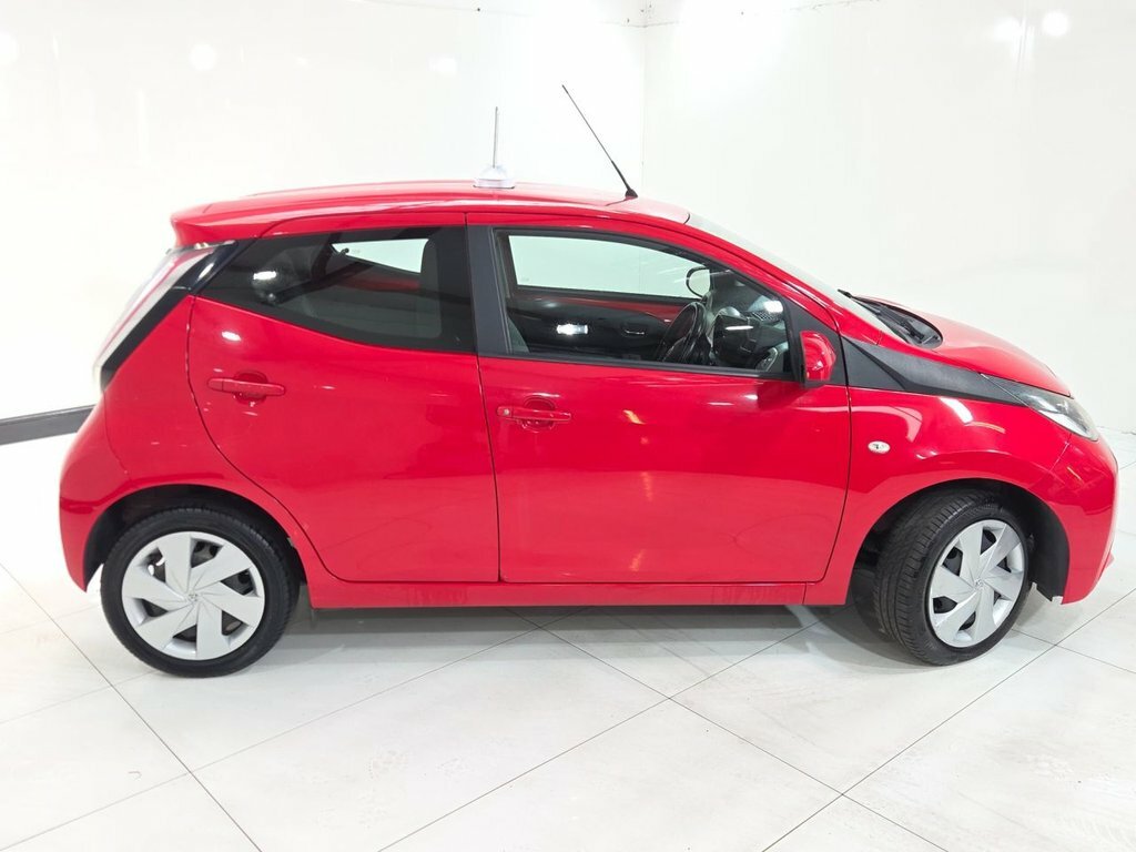 Toyota Aygo 1L X-play Red #3