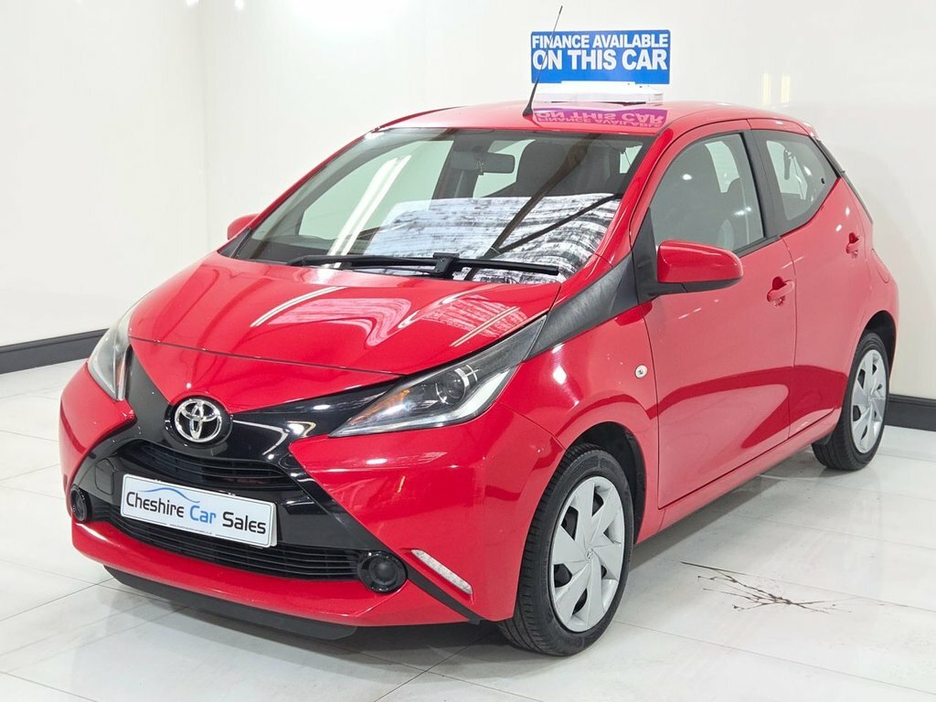 Toyota Aygo 1L X-play Red #6