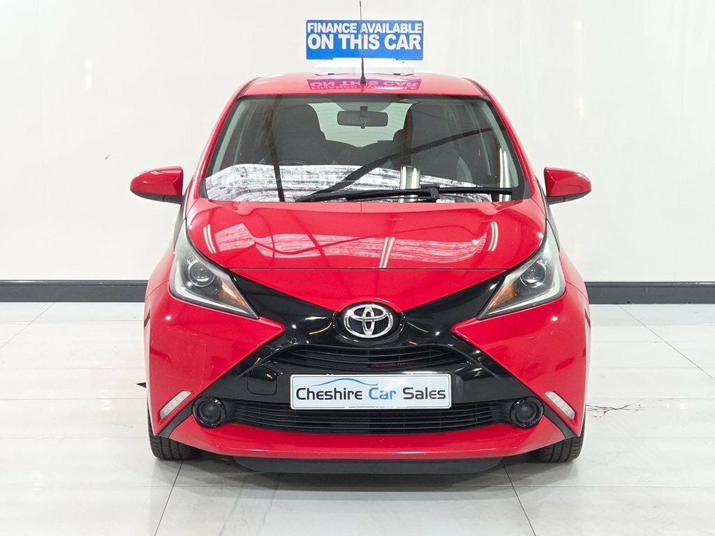 Toyota Aygo 1L X-play Red #5