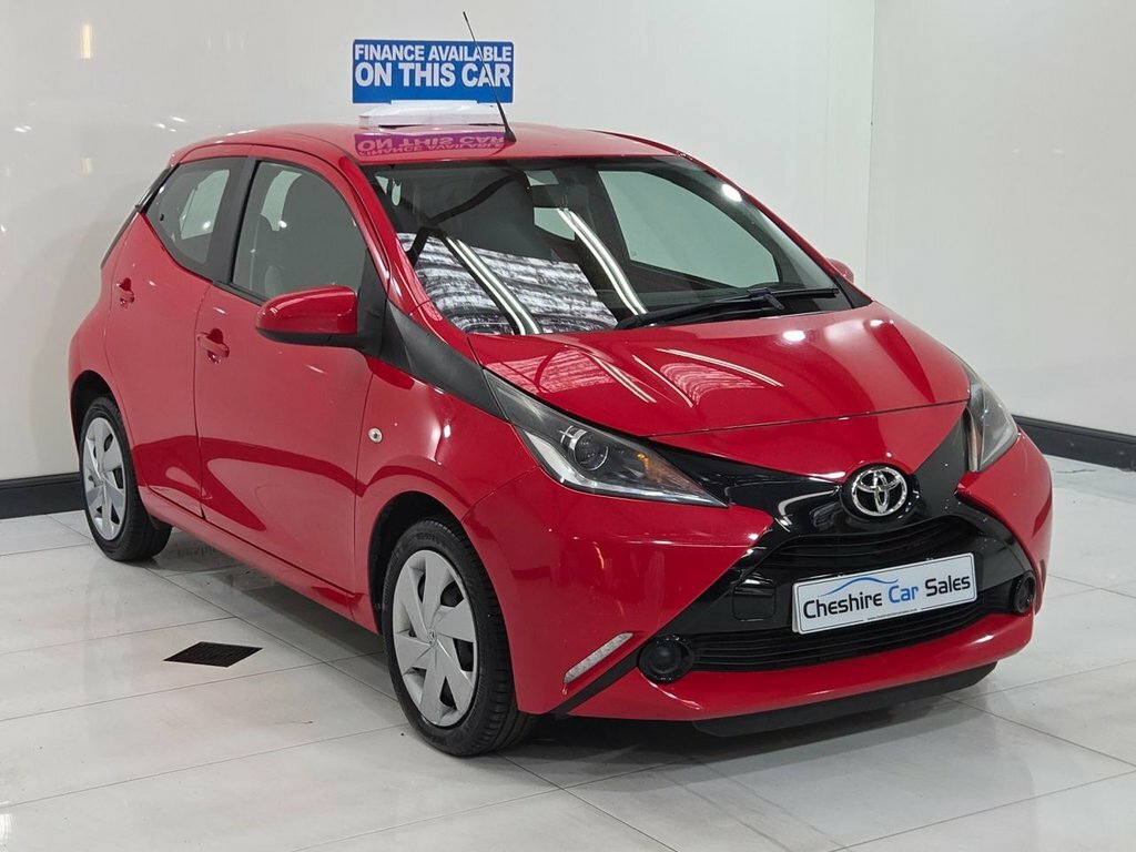 Toyota Aygo 1L X-play Red #4