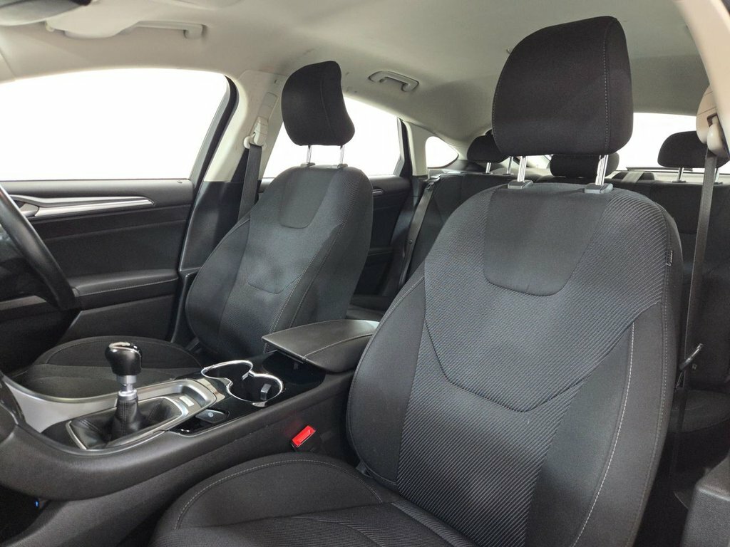 Ford Mondeo Hatchback Blue #24