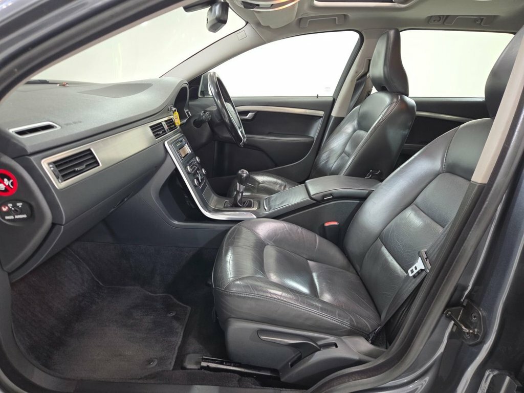 Volvo V70 Estate Black #22