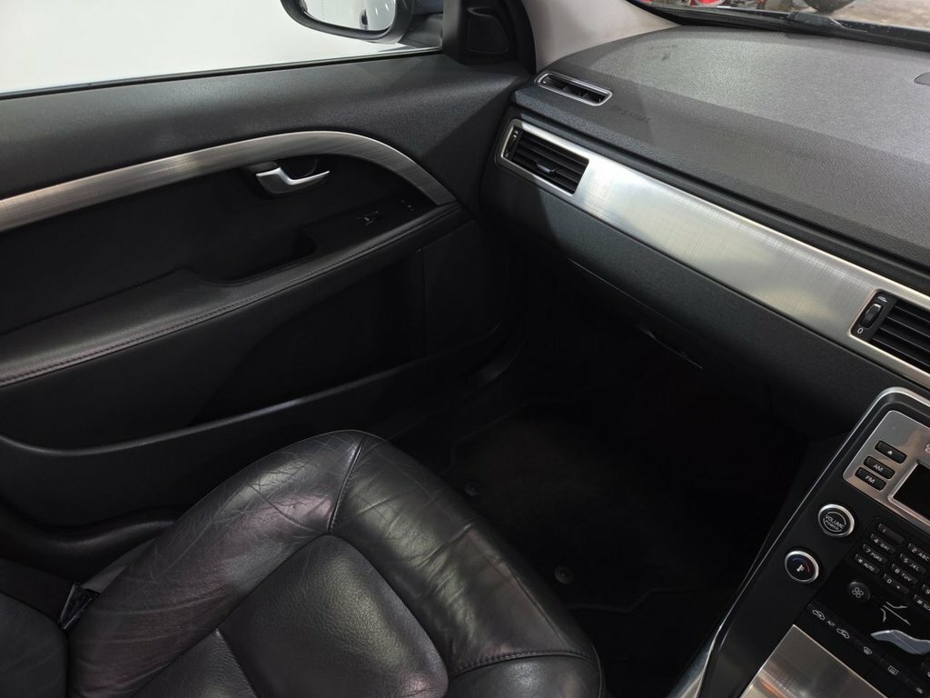 Volvo V70 Estate Black #34
